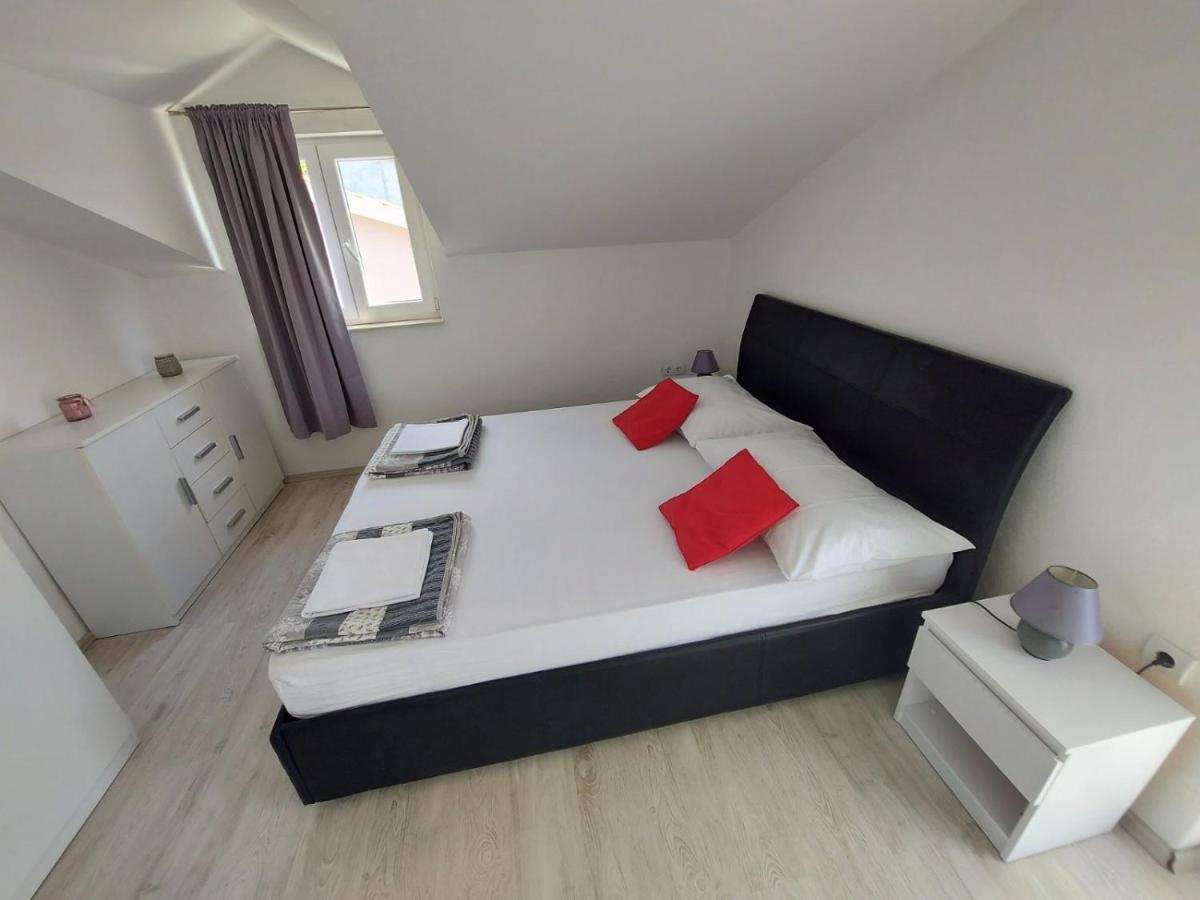 שיבניק Apartments Durda מראה חיצוני תמונה