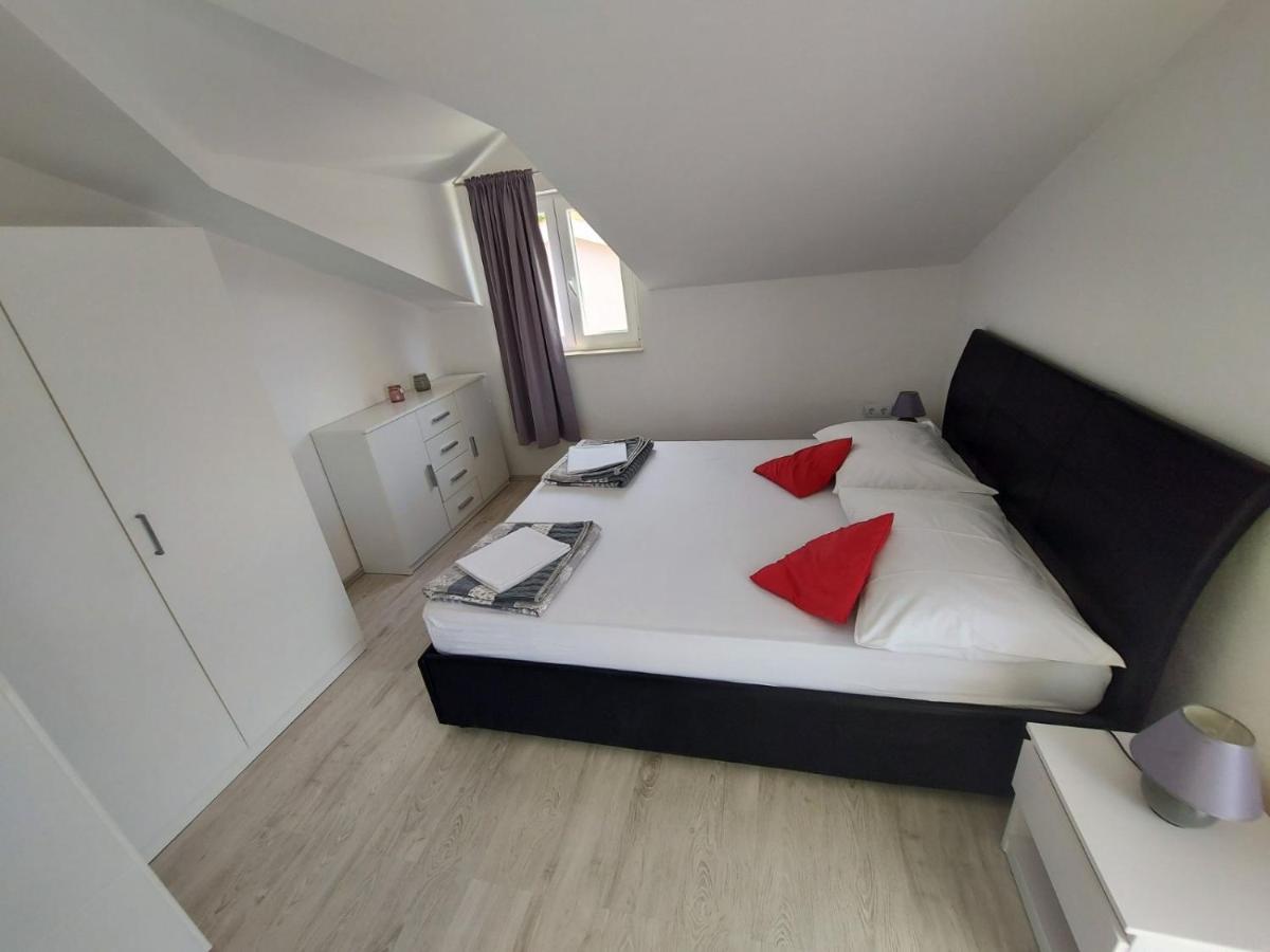 שיבניק Apartments Durda מראה חיצוני תמונה